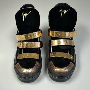 Giuseppe Zanotti
Giuseppe Zanotti triple bar sneakers Italy Size 46